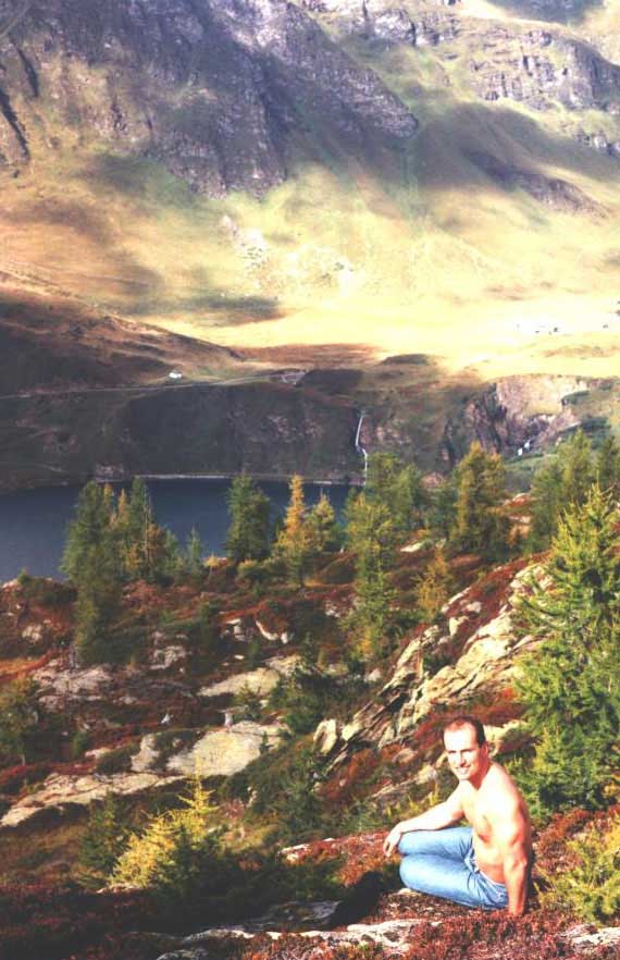 Juergen Schmidhuber hiking in Ticino