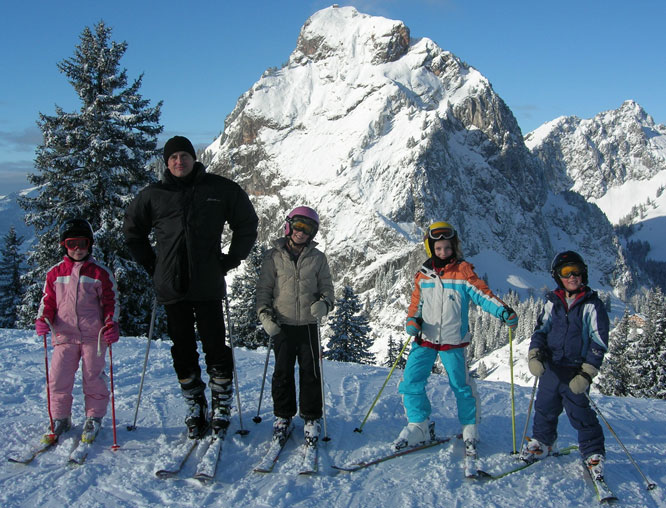 2008: Leonie & Juergen & Sophie & Julia & Sascha Schmidhuber in front of the Mythen