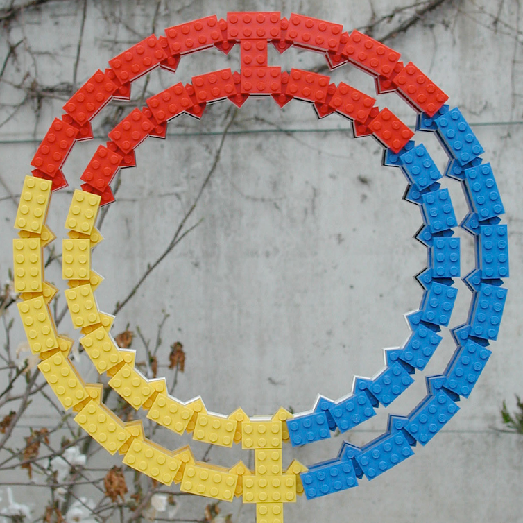 Lego Art: Stable ring from rectangular LEGO bricks (Juergen Schmidhuber, 2001)