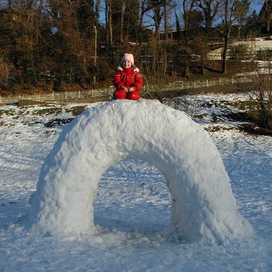 Leonie on the snow arc made by
Juergen Schmidhuber